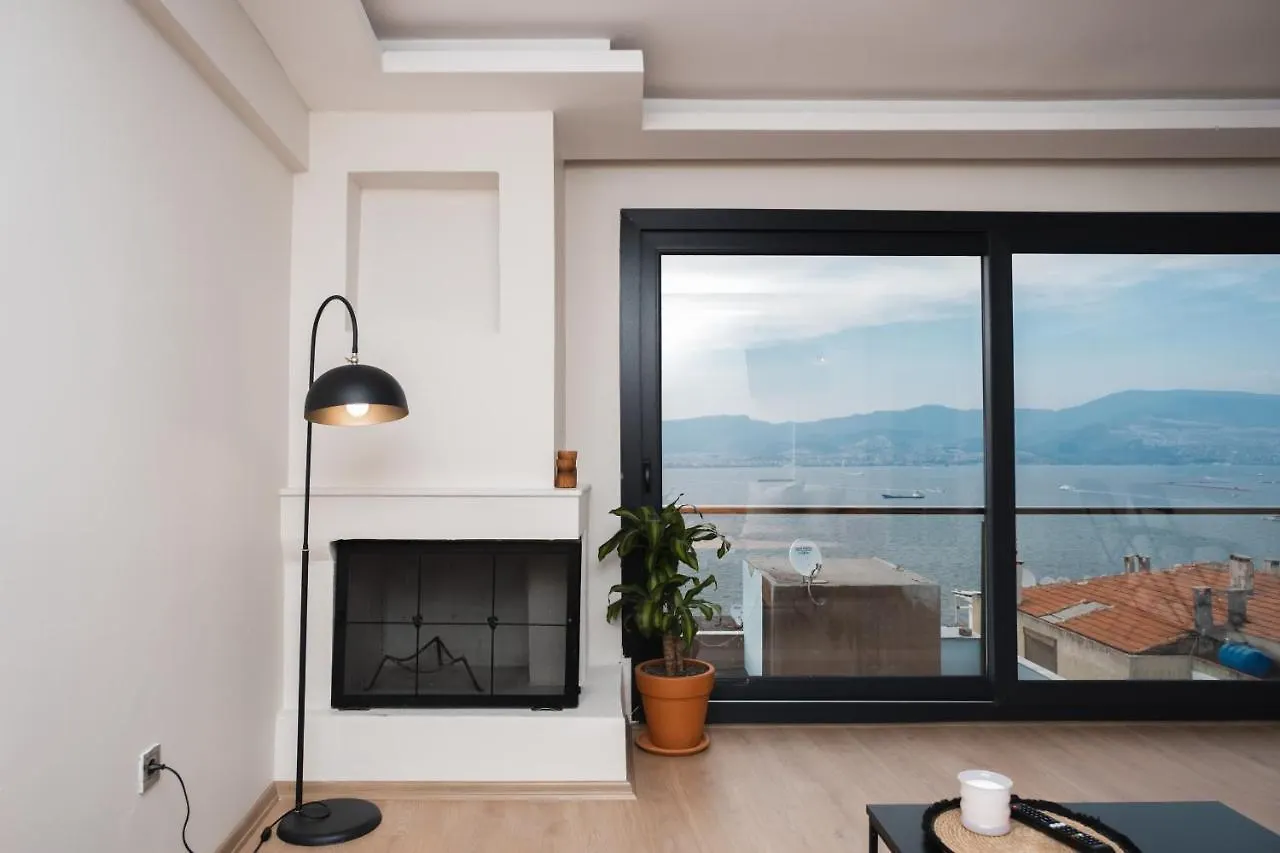 Near The Historical Elevator With A Sea View Apartment Izmir