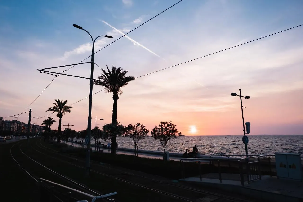 Near The Historical Elevator With A Sea View Apartment Izmir