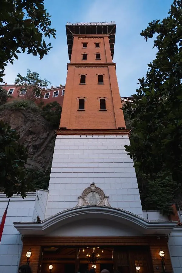 Near The Historical Elevator With A Sea View Appartement İzmir