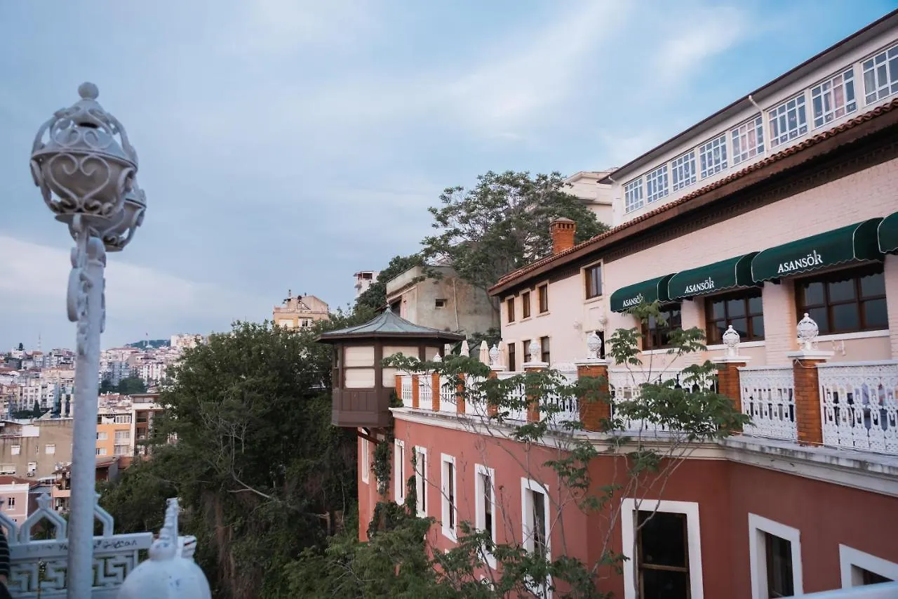 Near The Historical Elevator With A Sea View Apartment Izmir